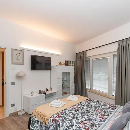 아파트 Check-in Check-out Pila 아오스타